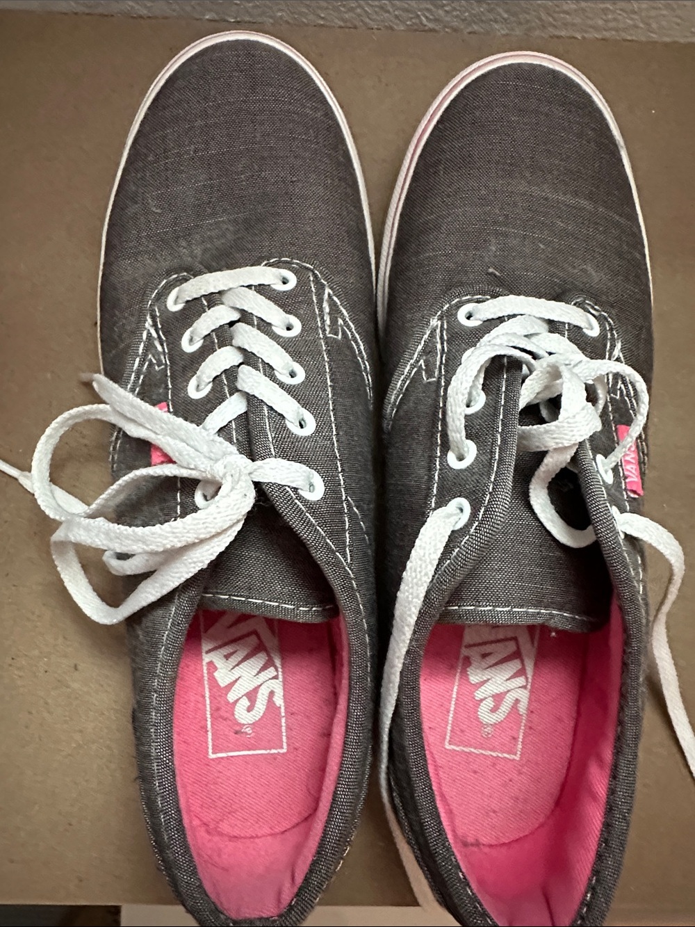 Vans Atwood Women's Gray Canvas Low-Top Sneakers with Pink Trim Size 7